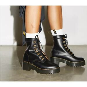 Dr. Martens Leona Vintage Smooth Leather Heeled Boots Lace Up in Black Size 9
